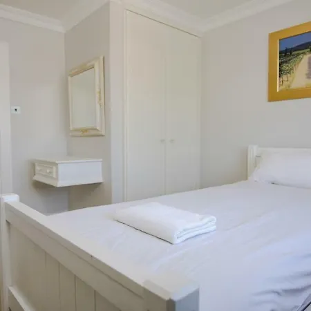 Salthill Townhouse With Parking Nyaraló