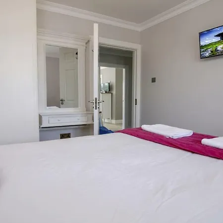Salthill Townhouse With Parking * Galway